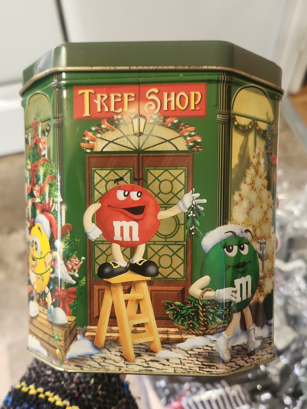 M&M'S Holiday Tree Shop Tin – Green & Red